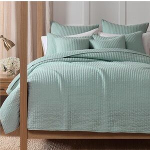 Levtex home . Crossstitch blue haze quilo set